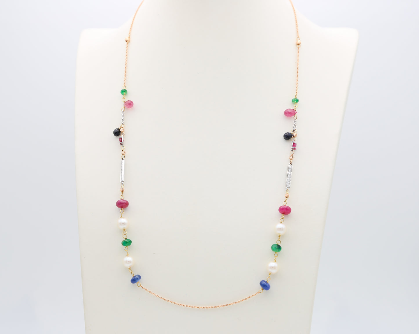 Collana in oro e pietre