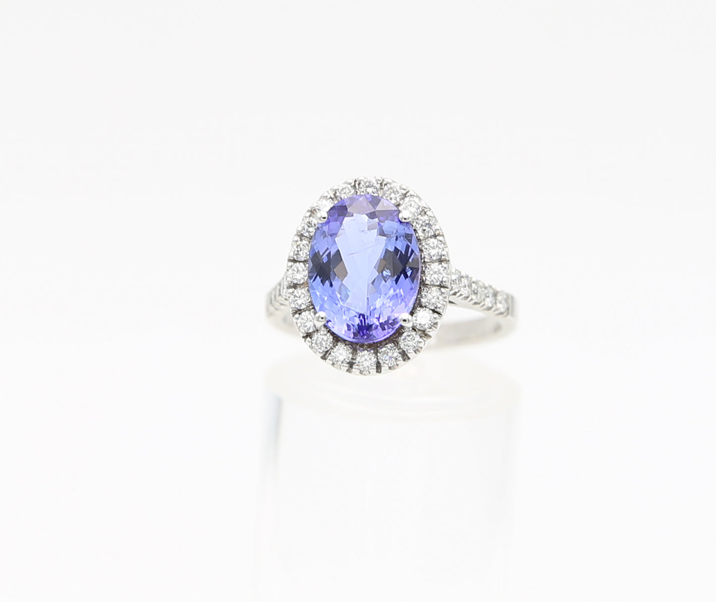 Anello con tanzanite e diamanti