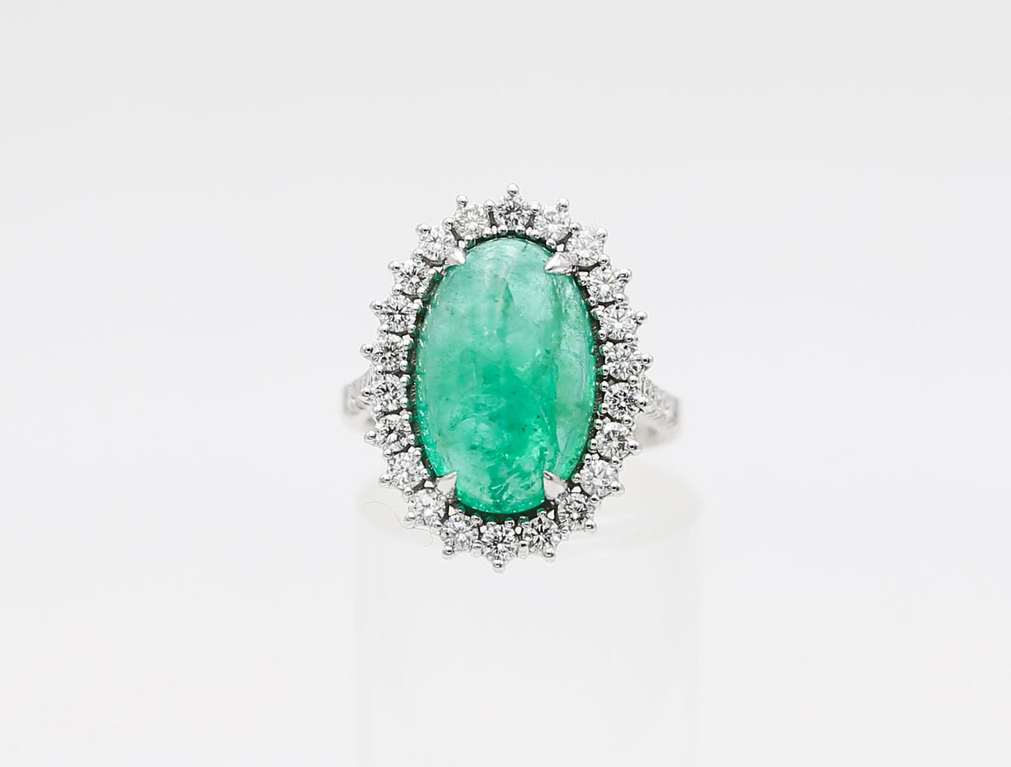 Anello in oro con smeraldo e diamanti