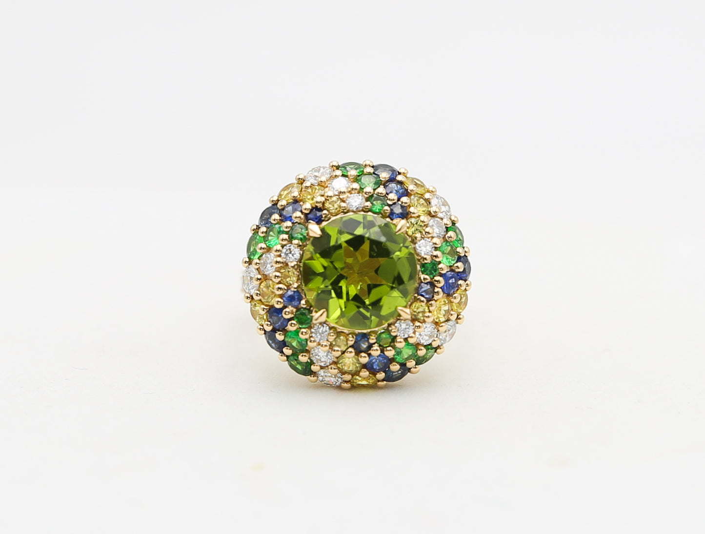 Anello in oro con pietre