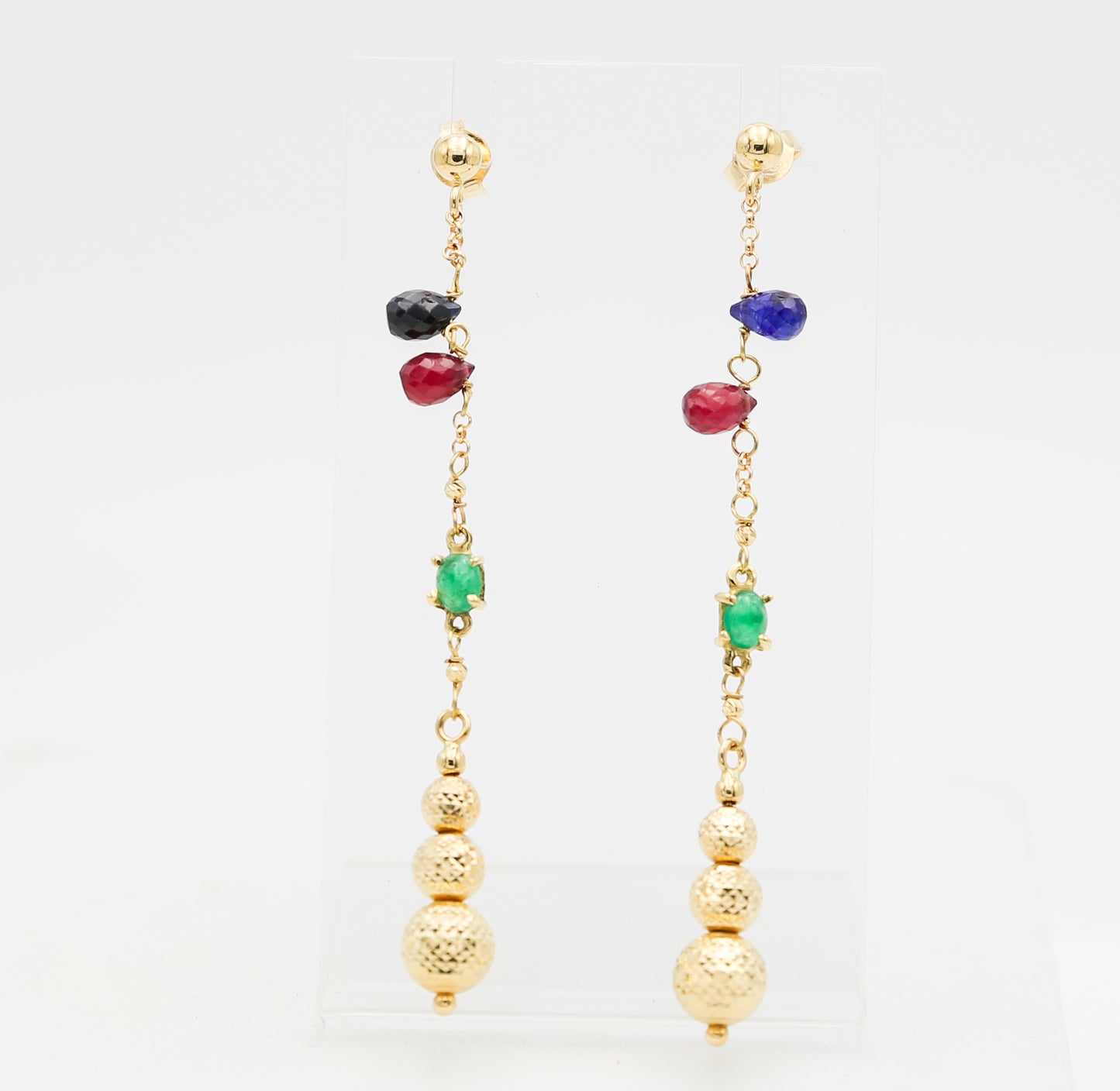 Orecchini in oro pendenti con pietre