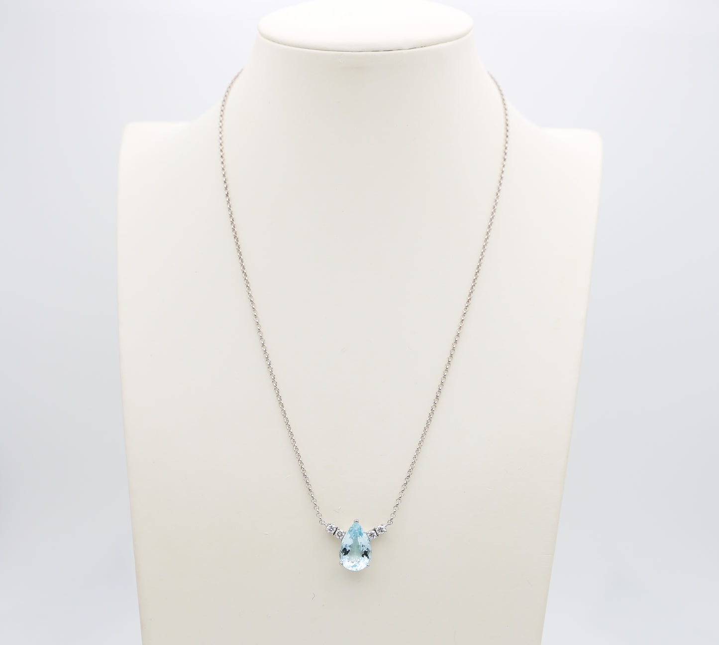Collana con acquamarina e diamanti
