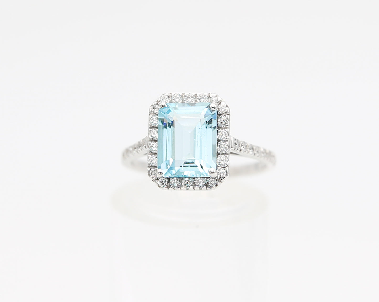 Gold ring with aquamarine and diamonds