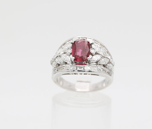 Anello in oro con rubino e diamanti