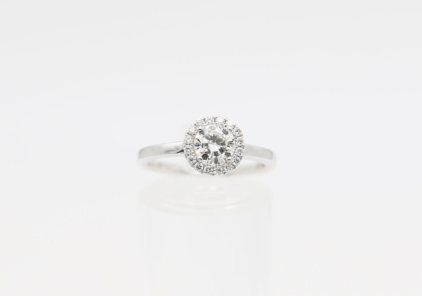 Anello solitario con diamanti
