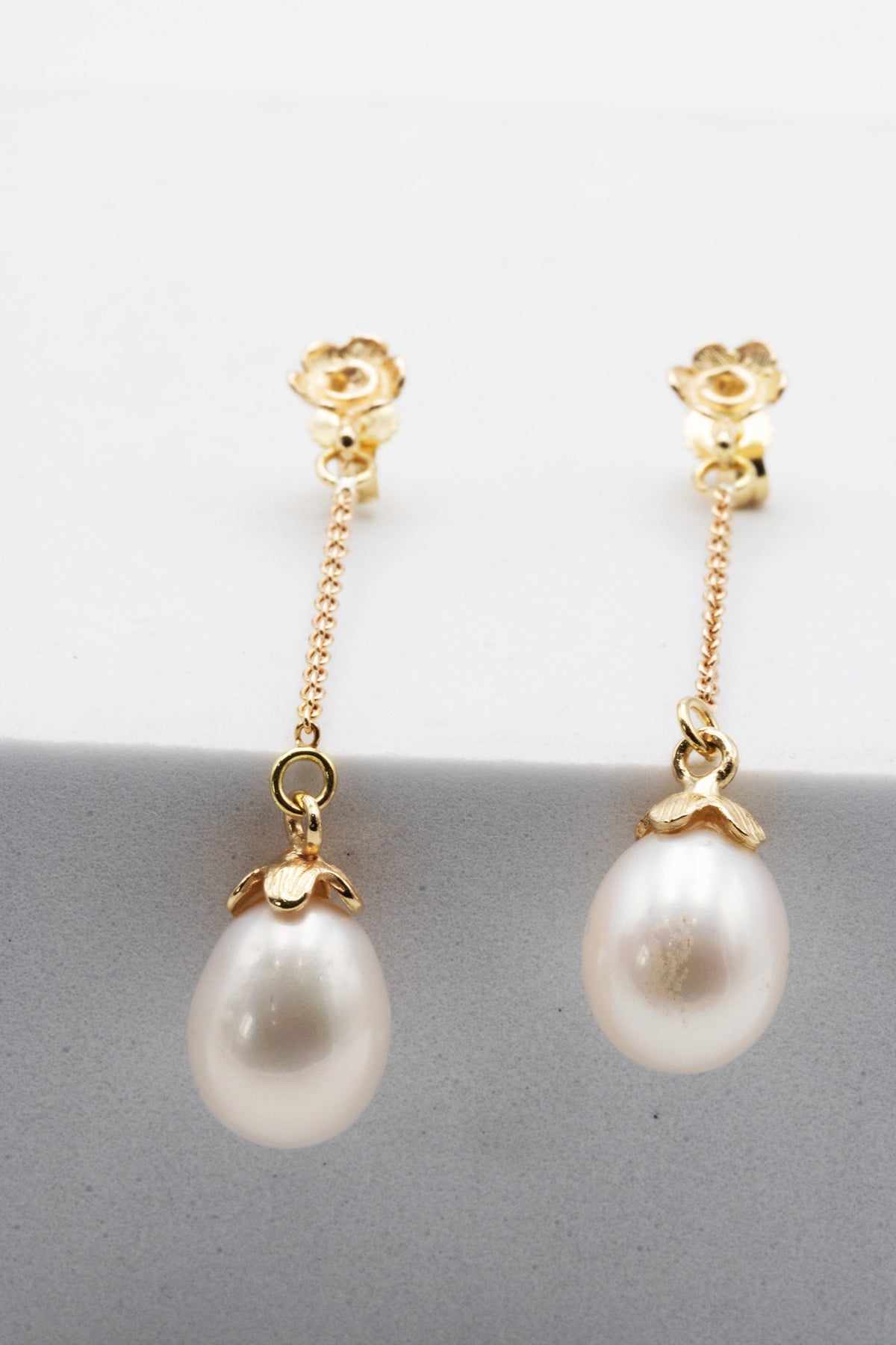 Boucles d'oreilles en or jaune avec perles