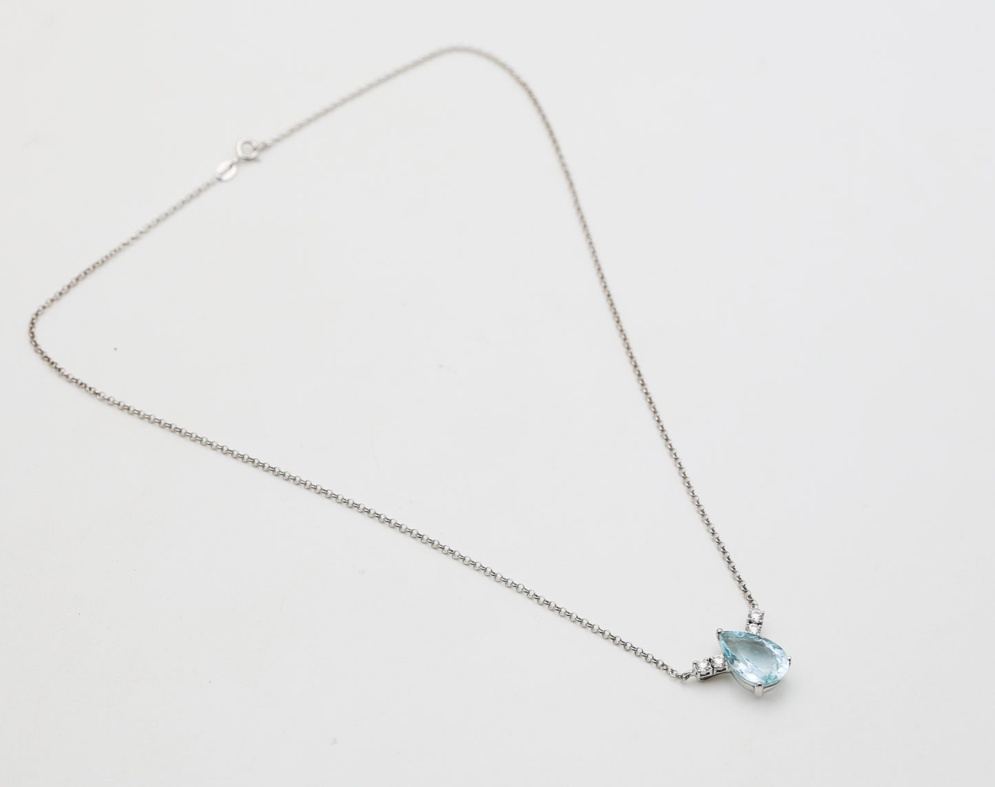 Collana con acquamarina e diamanti