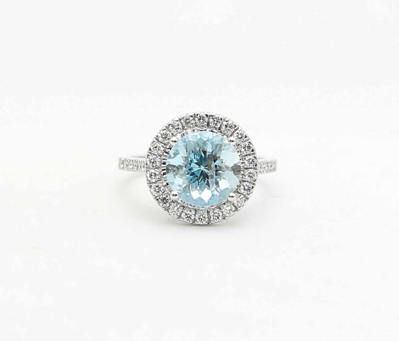 Gold ring with aquamarine and diamonds
