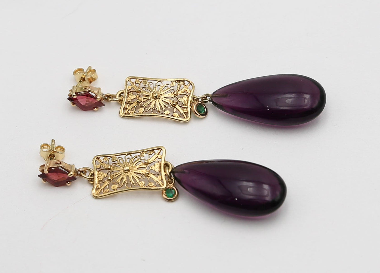 Orecchini in oro con pietre