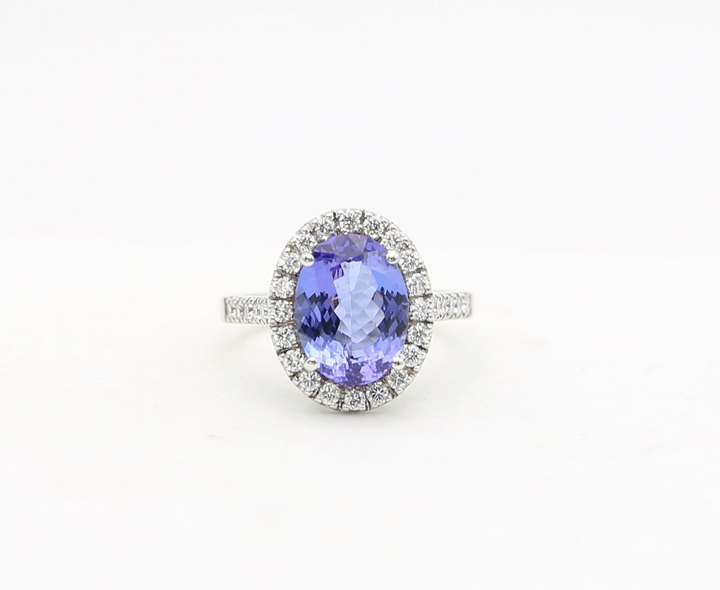 Anello con tanzanite e diamanti