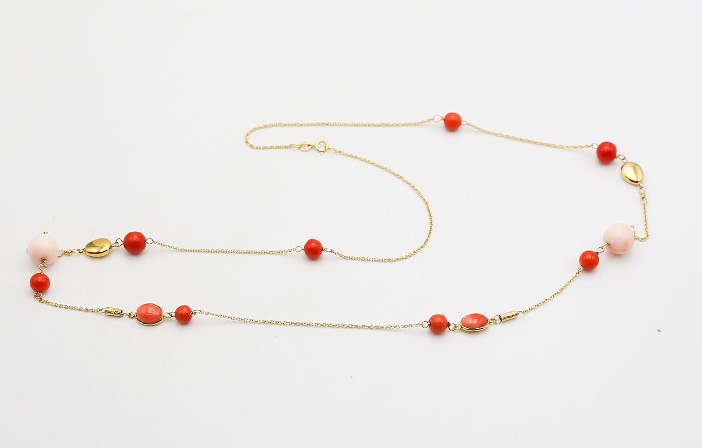 Collana in oro con corallo