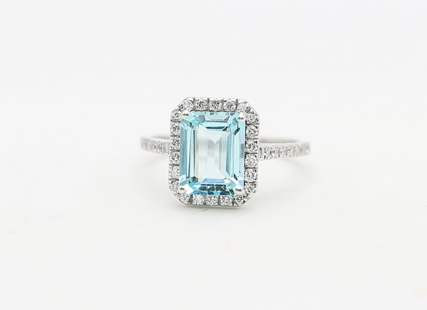 Gold ring with aquamarine and diamonds