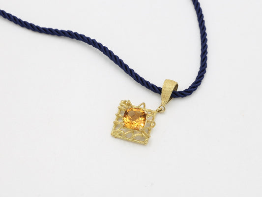 Collana con pendente in oro giallo con con quarzo citrino