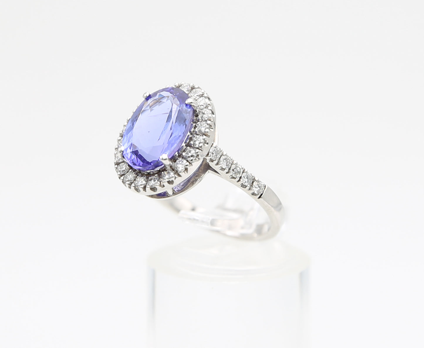 Anello con tanzanite e diamanti