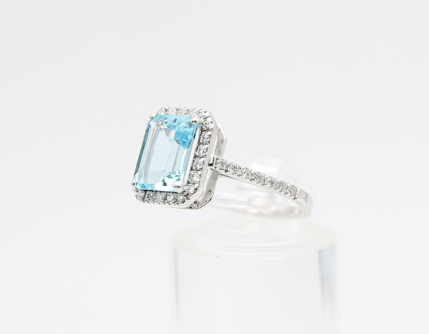 Gold ring with aquamarine and diamonds