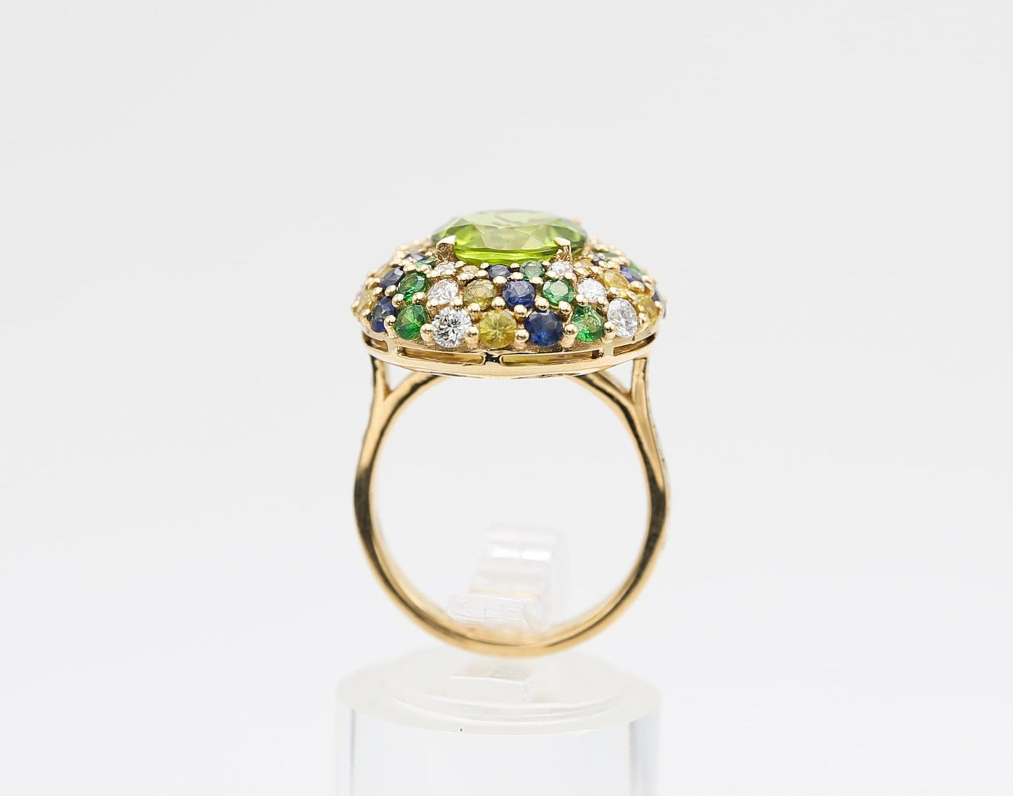 Anello in oro con pietre