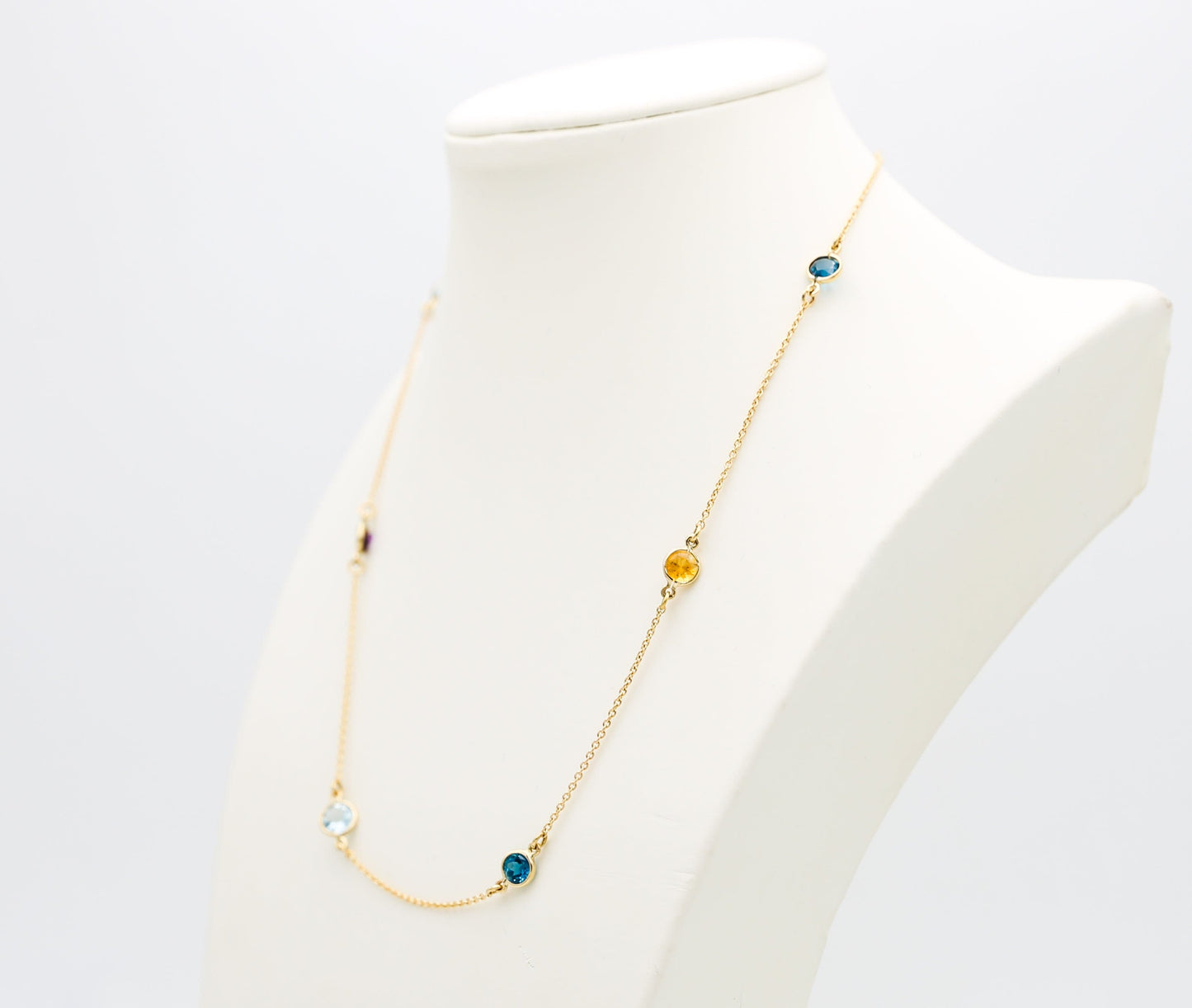 Collana in oro con Acquamarina Topazi e Pietre