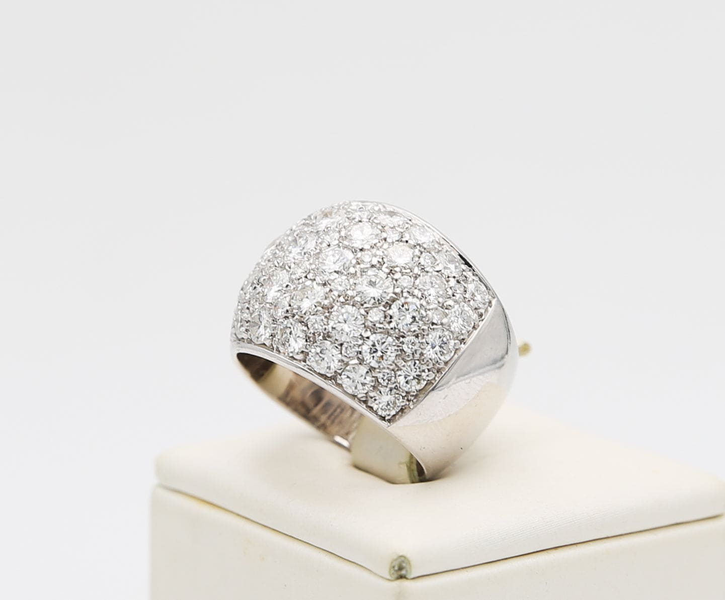 Anello fascia oro e diamanti