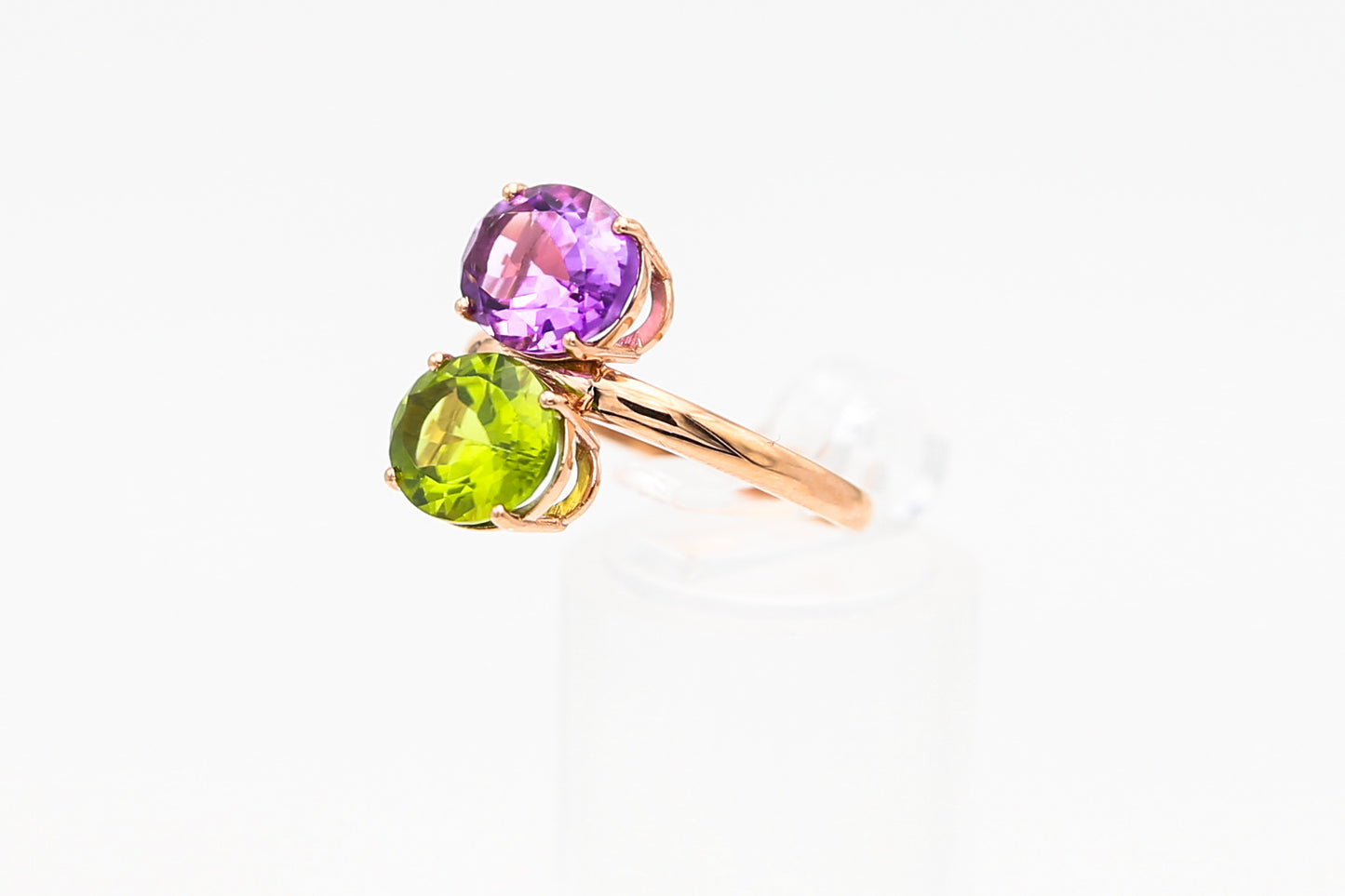 Anello in oro con pietre