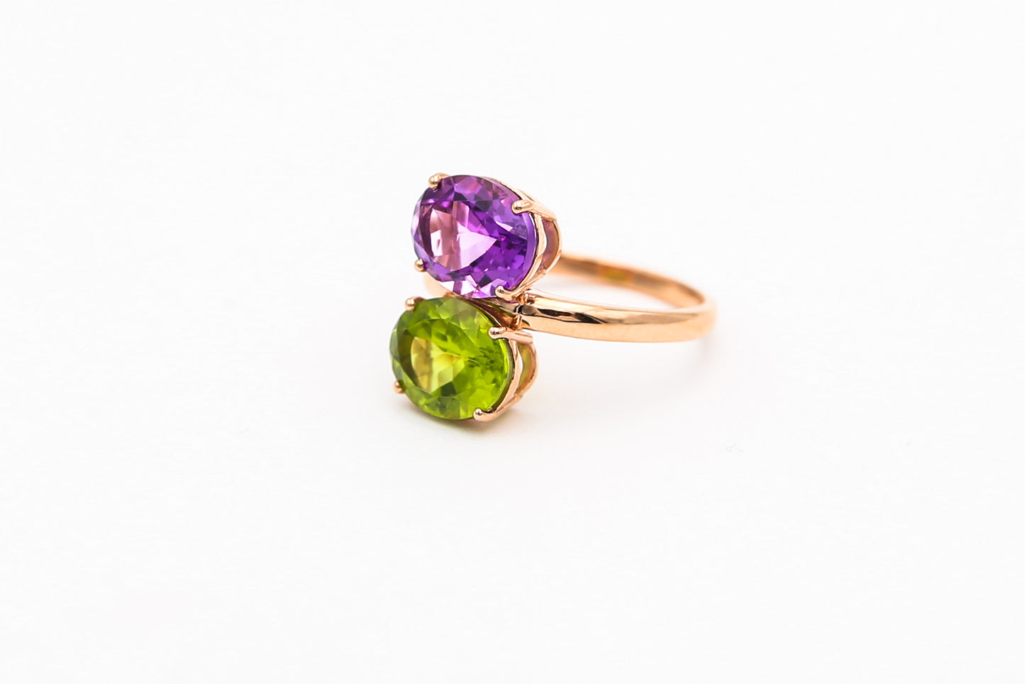Anello in oro con pietre