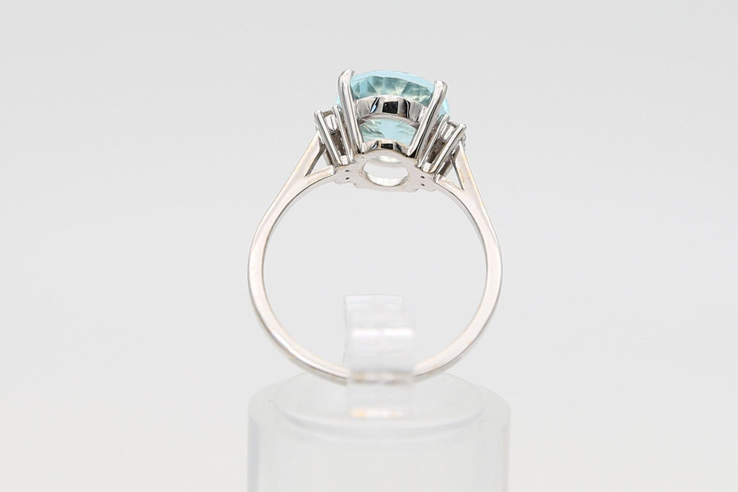 Gold ring with aquamarine and diamonds