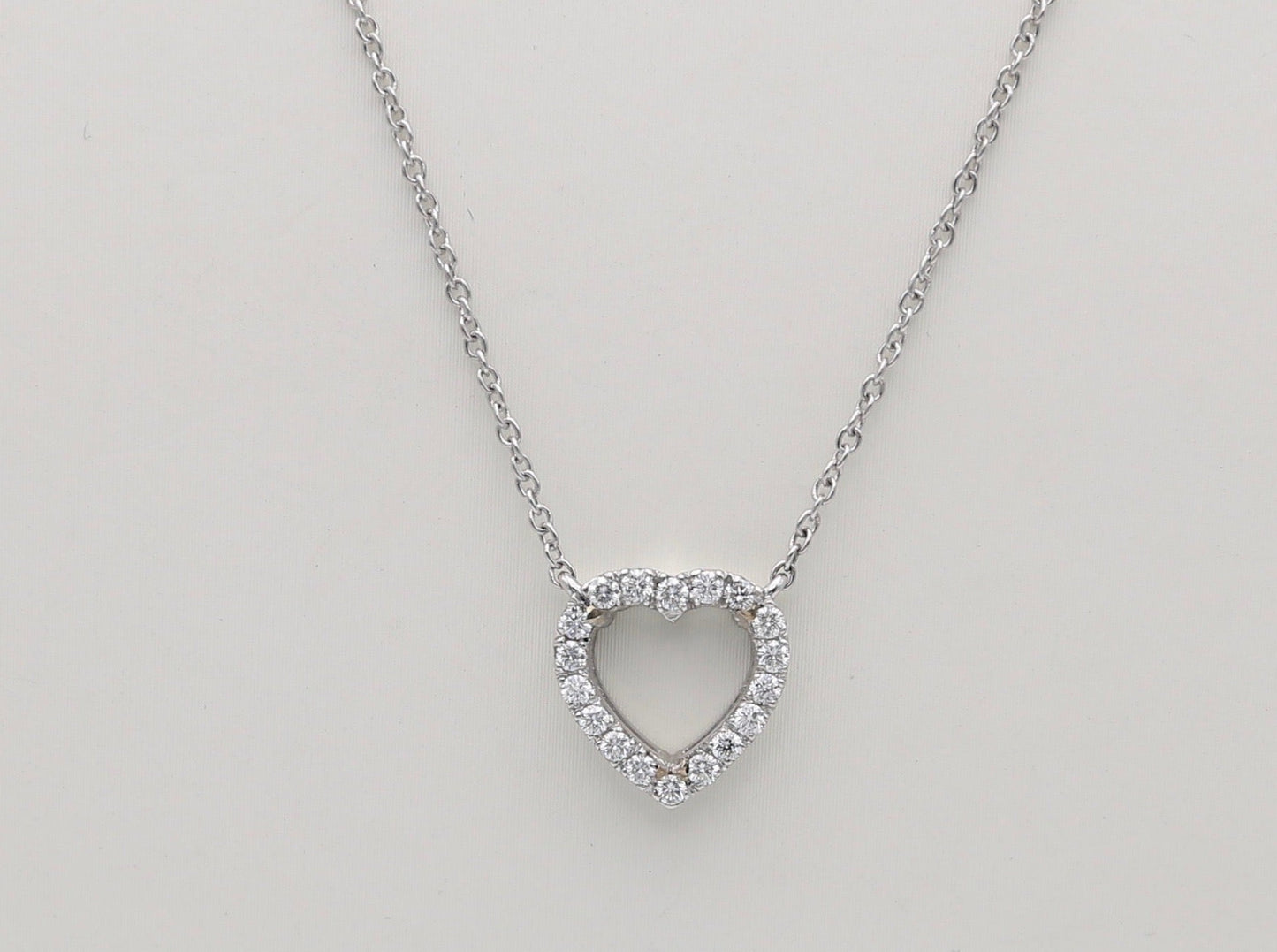 Catenina in oro con cuore di diamanti