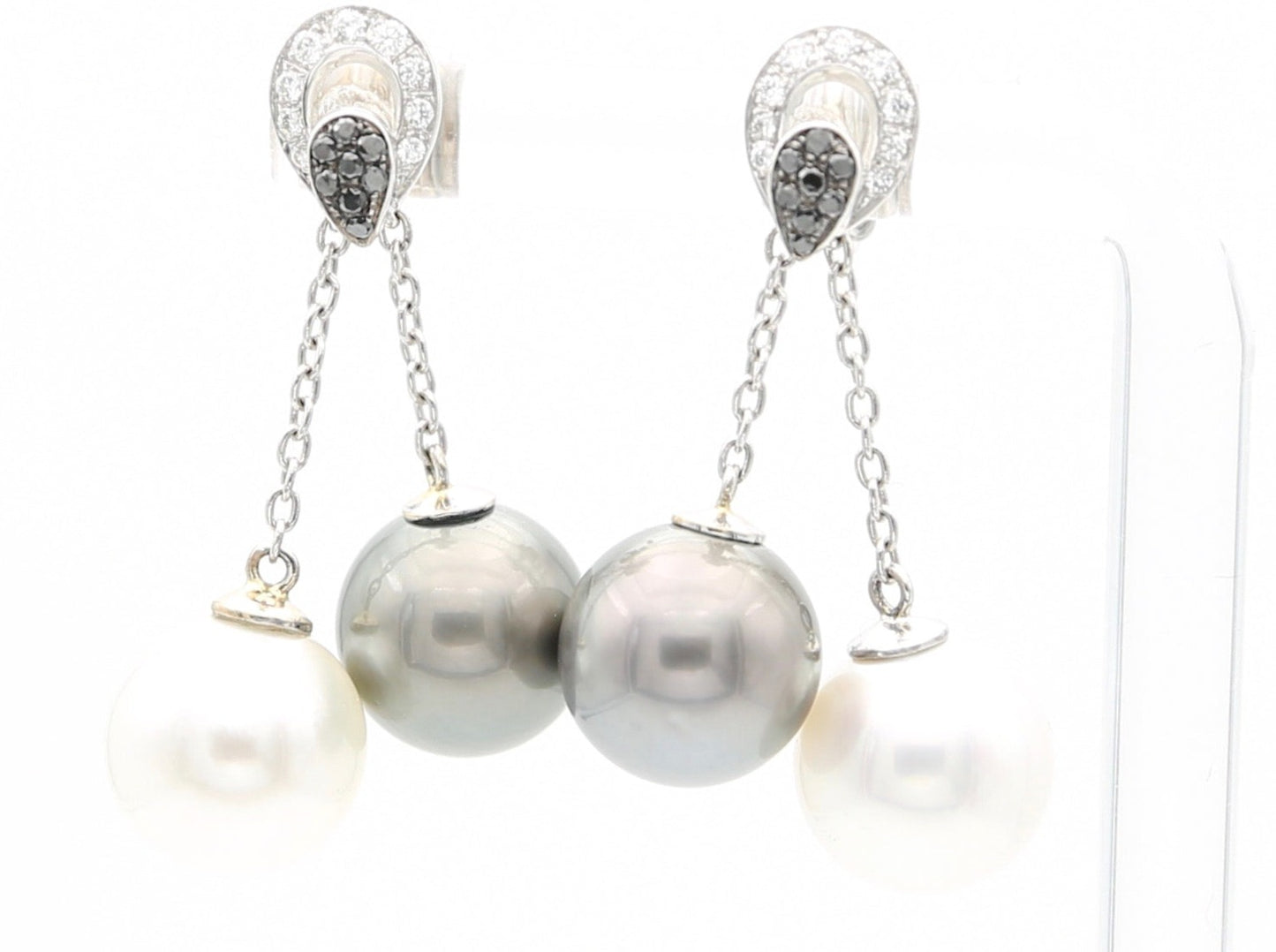 Orecchini in oro bianco con perle e diamanti