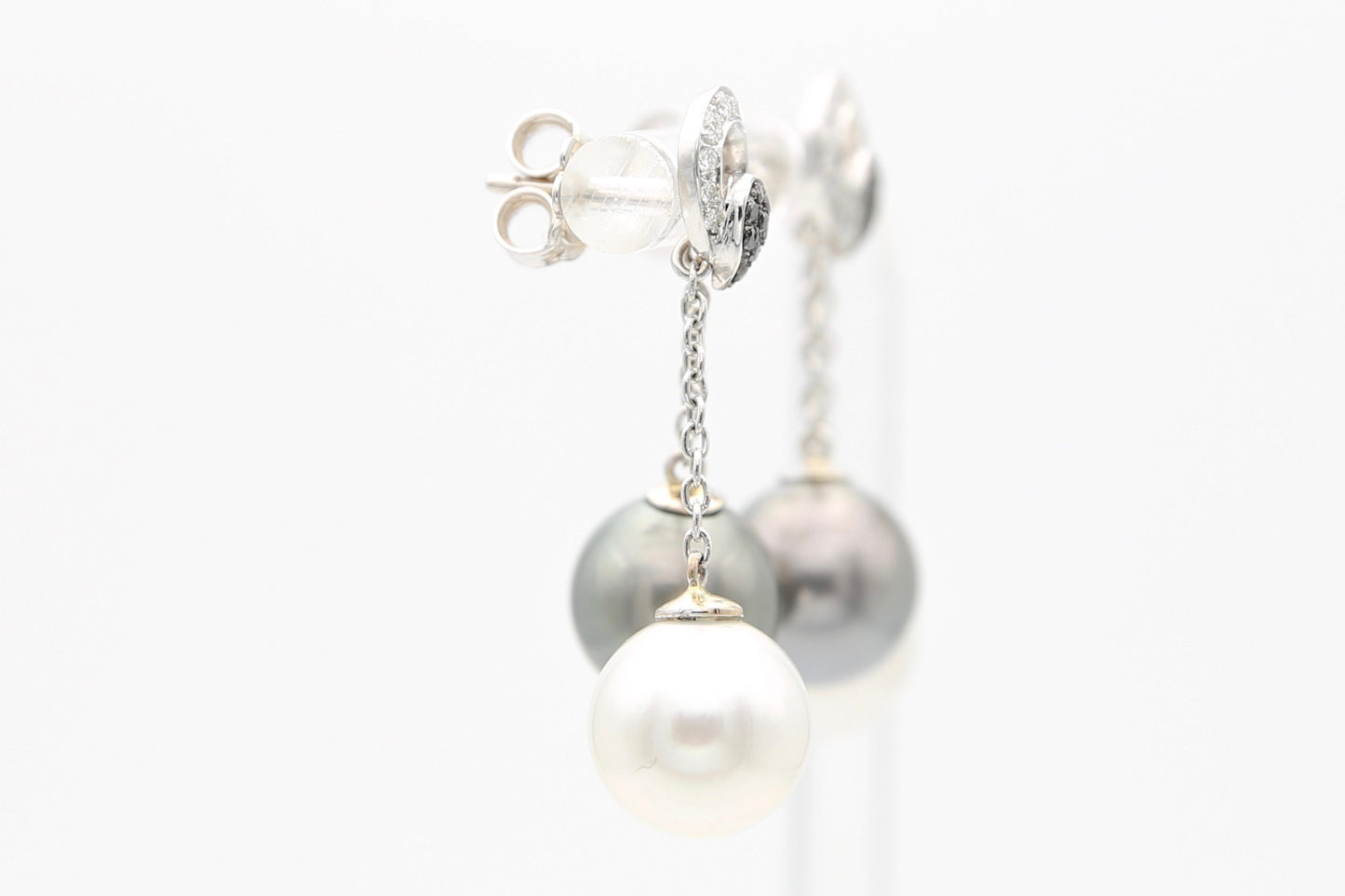 Orecchini in oro bianco con perle e diamanti