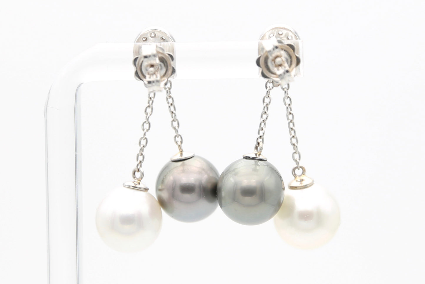 Orecchini in oro bianco con perle e diamanti