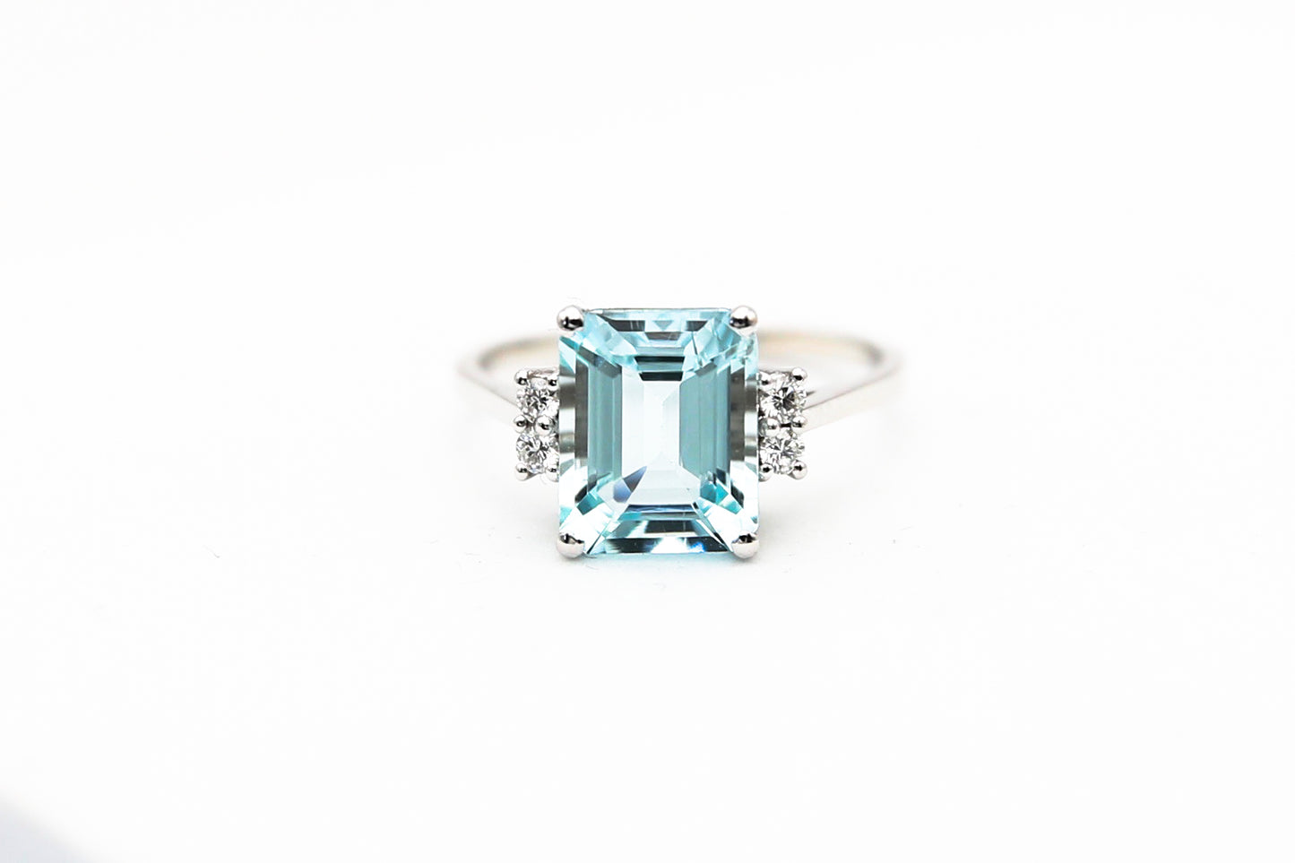 Gold ring with aquamarine and diamonds