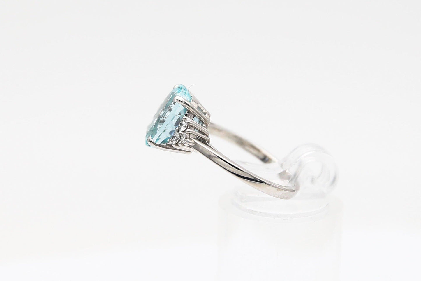 Bague en or avec aigue-marine et diamants