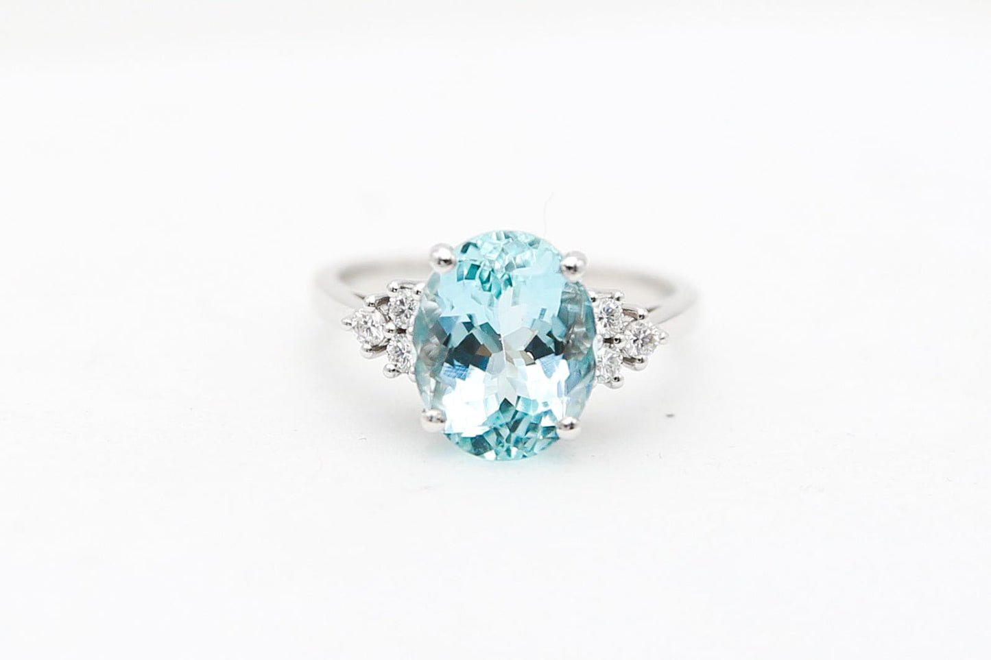 Bague en or avec aigue-marine et diamants