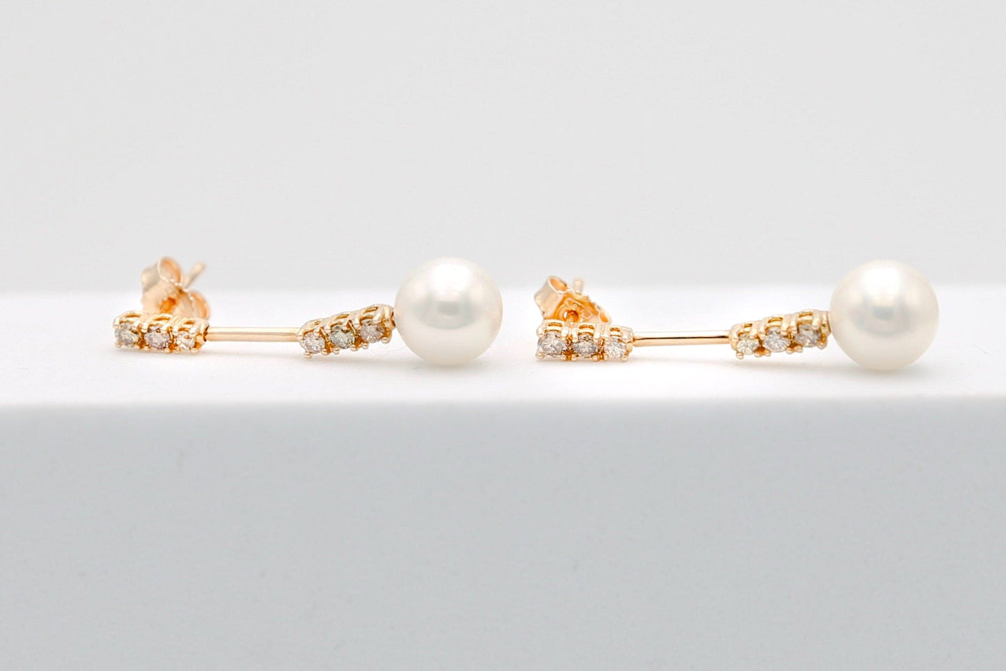 Orecchini in oro perle e diamanti brown