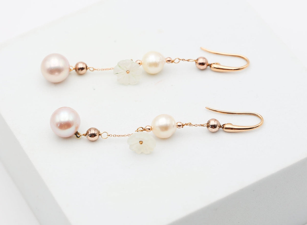 Gold earrings with pearls