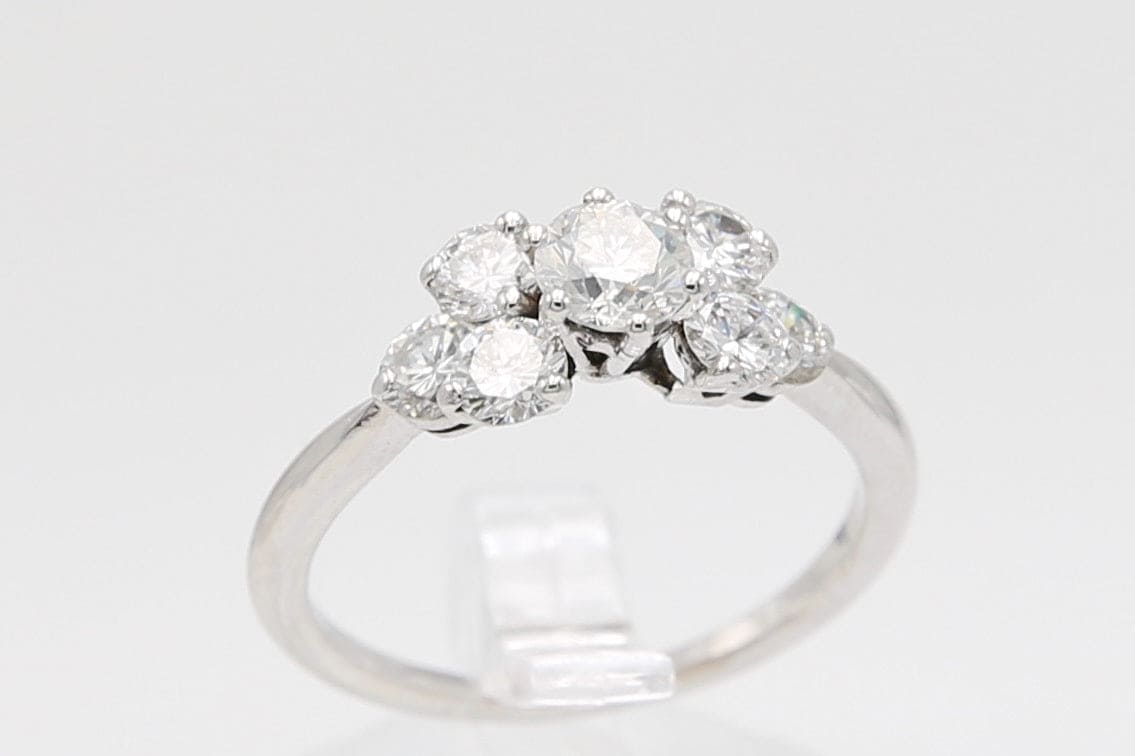 Anello in oro con diamanti