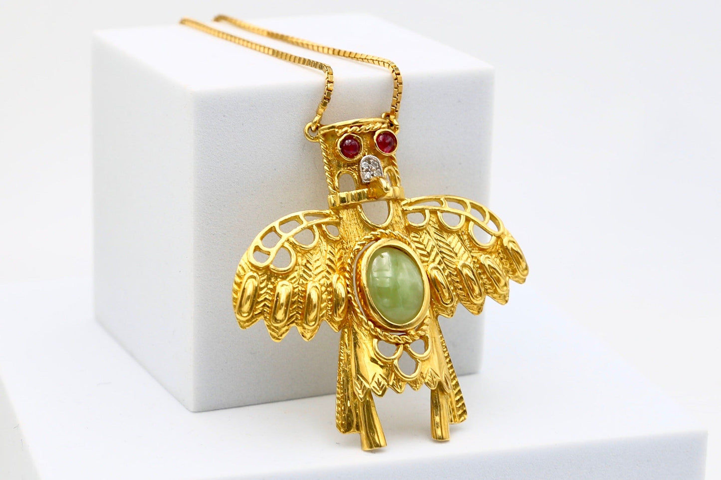 Collana con amuleto e pietre