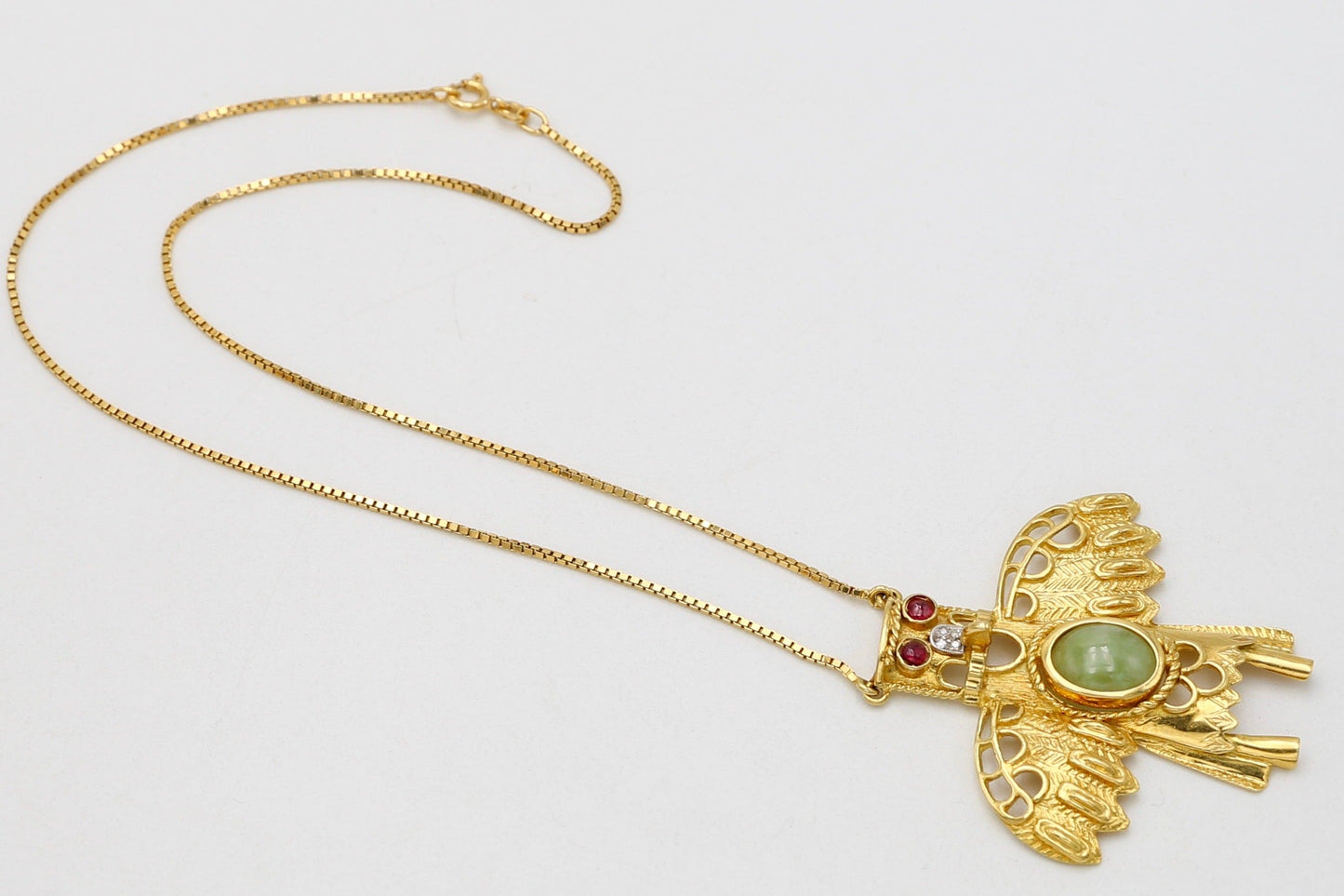 Collana con amuleto e pietre