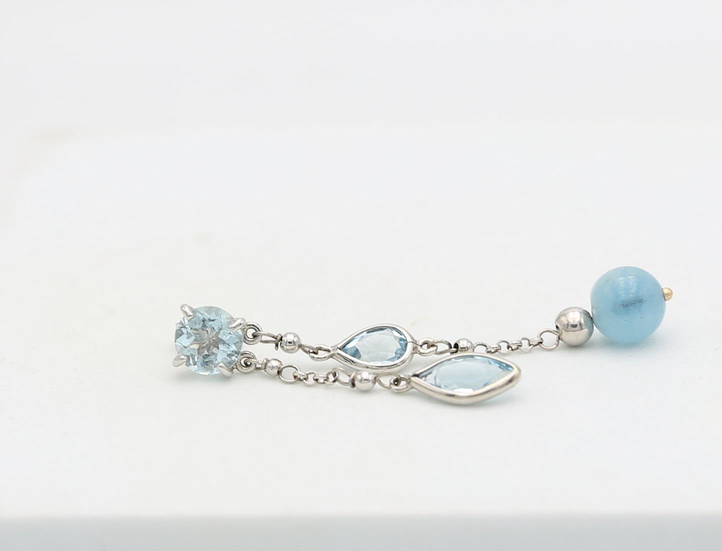 Gold earrings with aquamarines