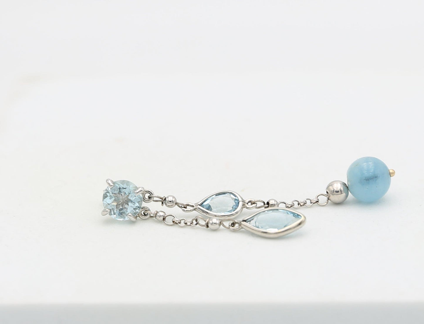 Gold earrings with aquamarines