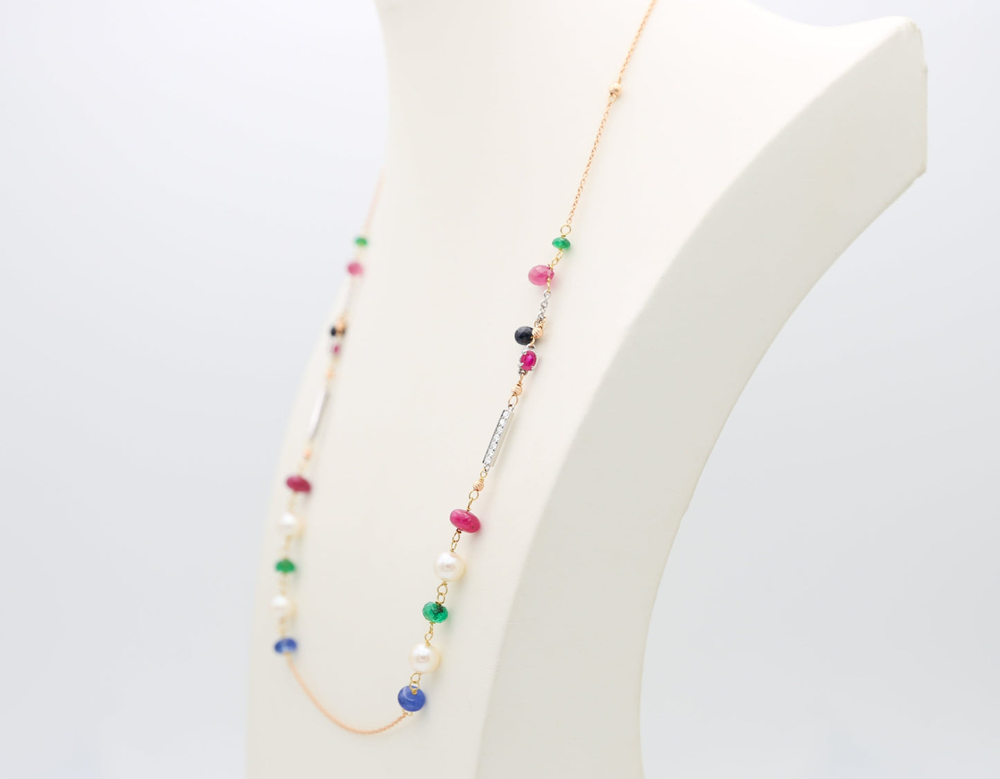 Collana in oro e pietre