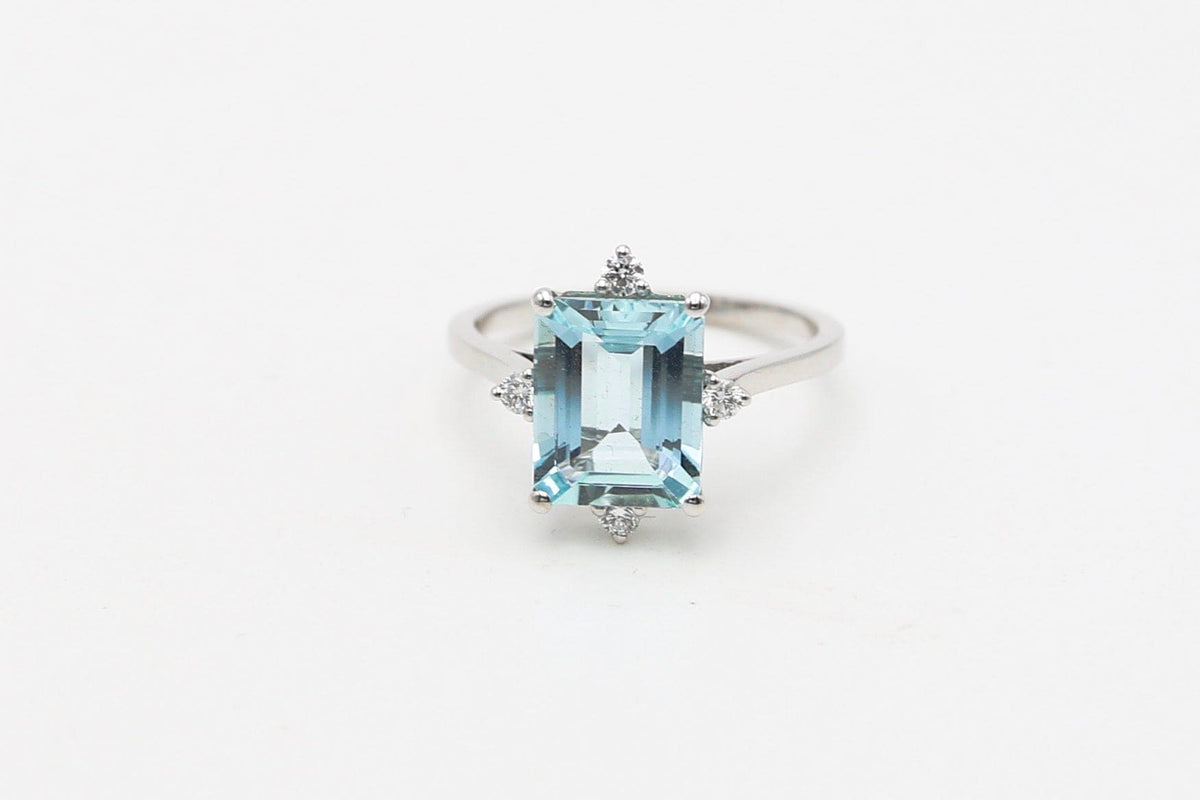 Gold ring with aquamarine and diamonds