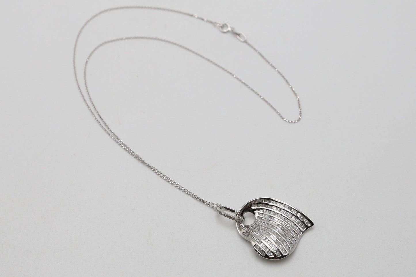 Cuore pendente oro e diamanti