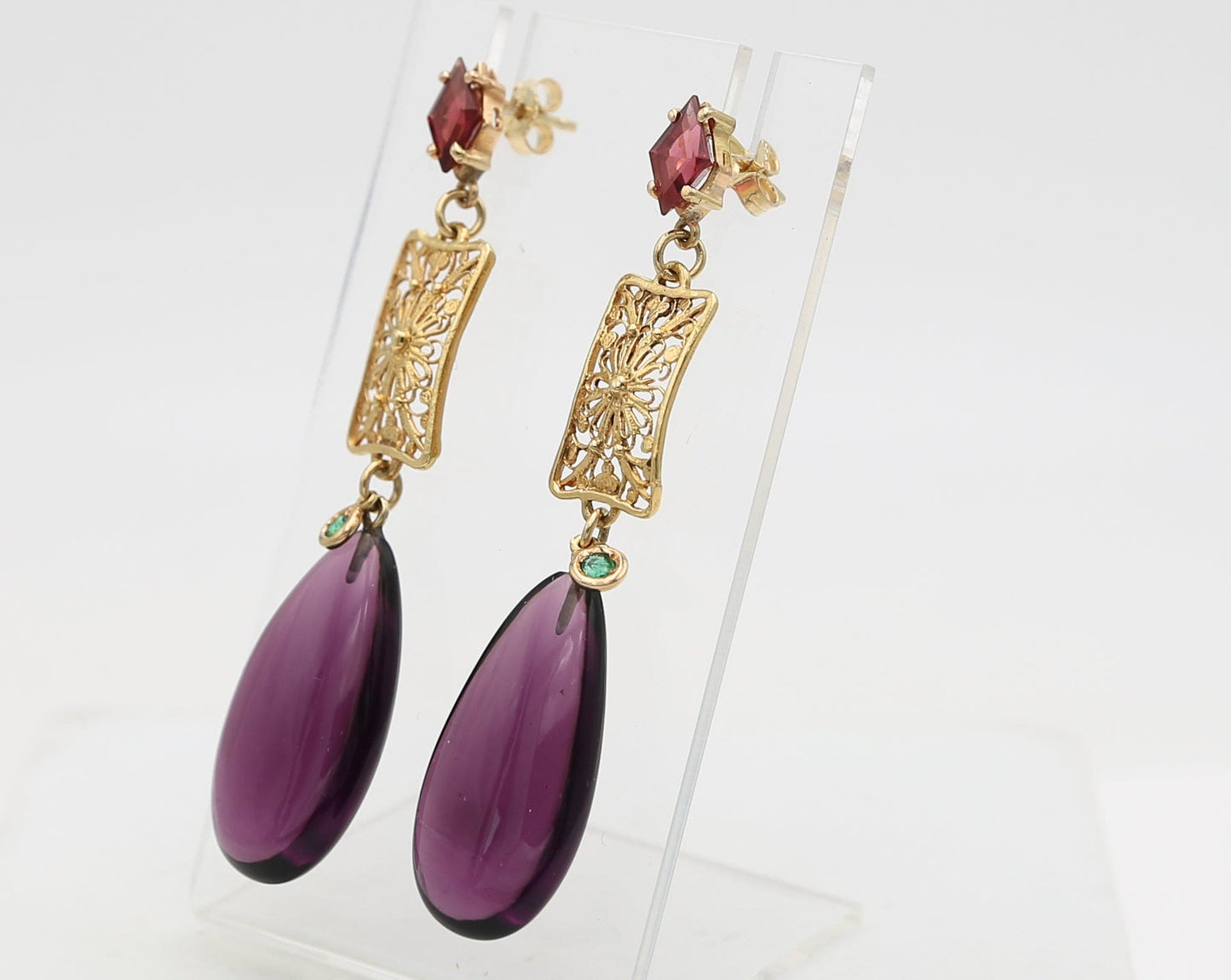 Orecchini in oro con pietre