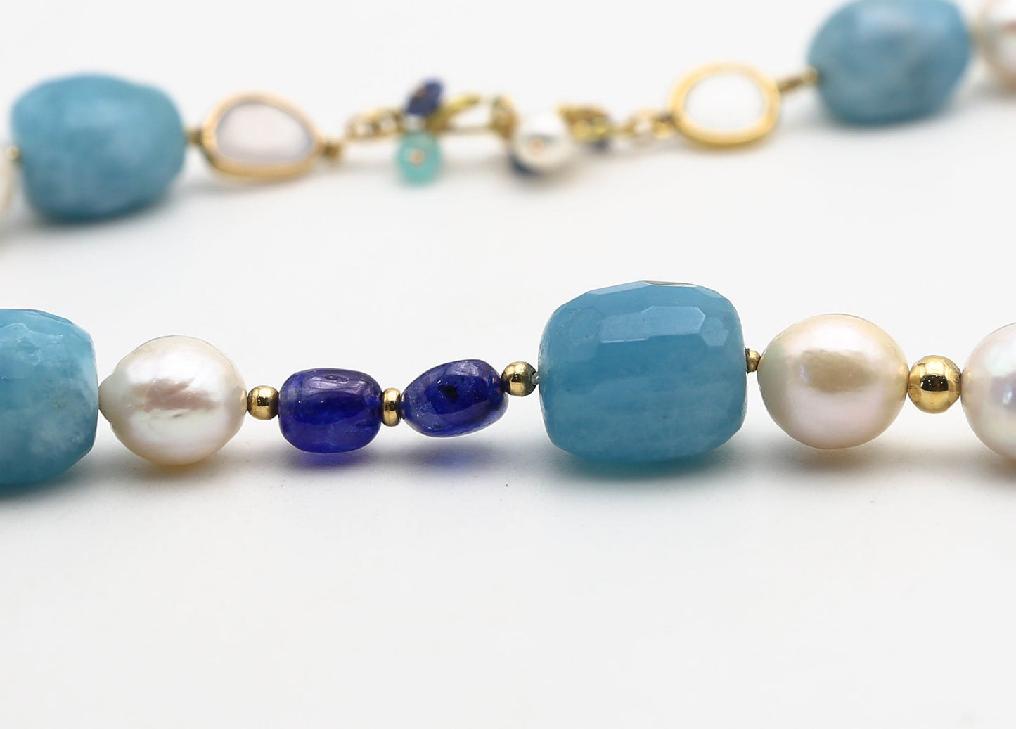 Collana in oro con Acquamarina e Pietre