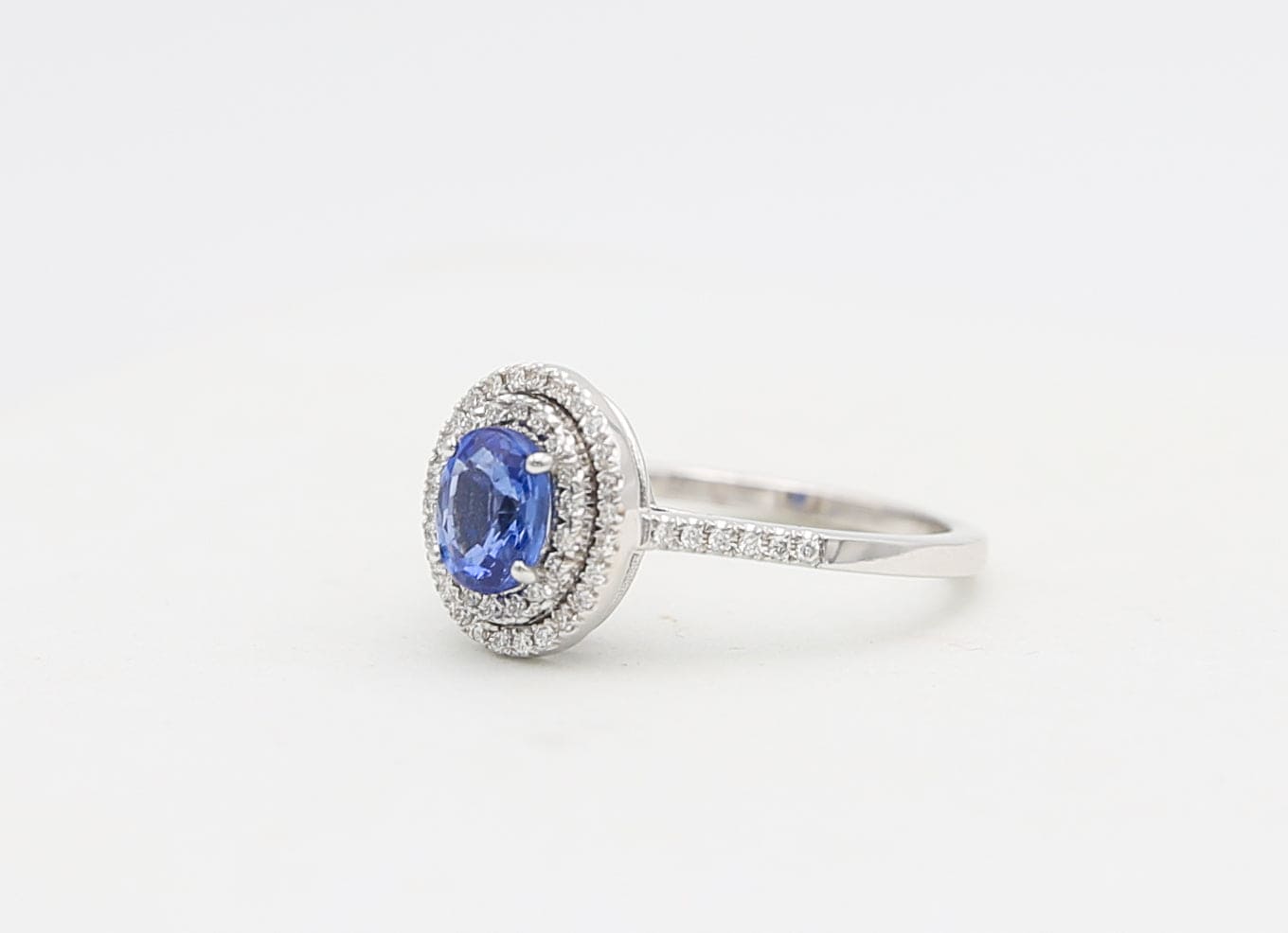 Sapphire and diamond gold ring