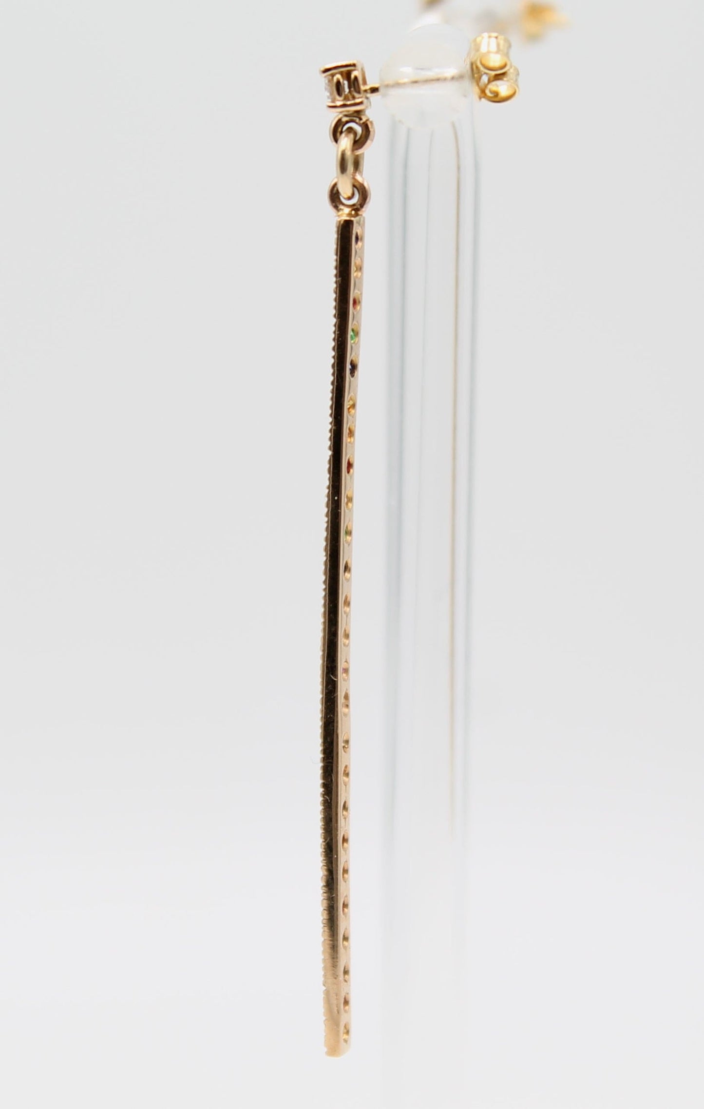 Orecchini oro linea diamanti e zaffiri multicolor