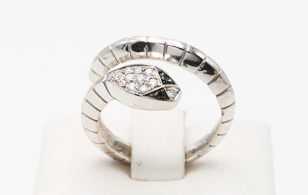 White gold ring with white and black diamonds