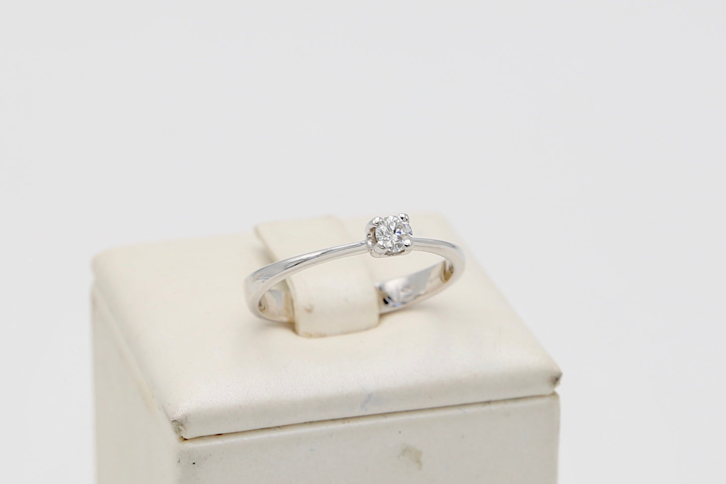 Solitaire with diamond