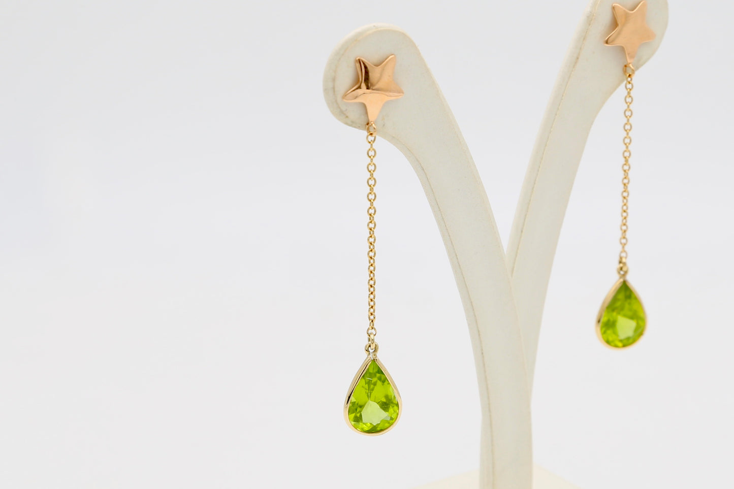 Orecchini pendenti in oro peridoto