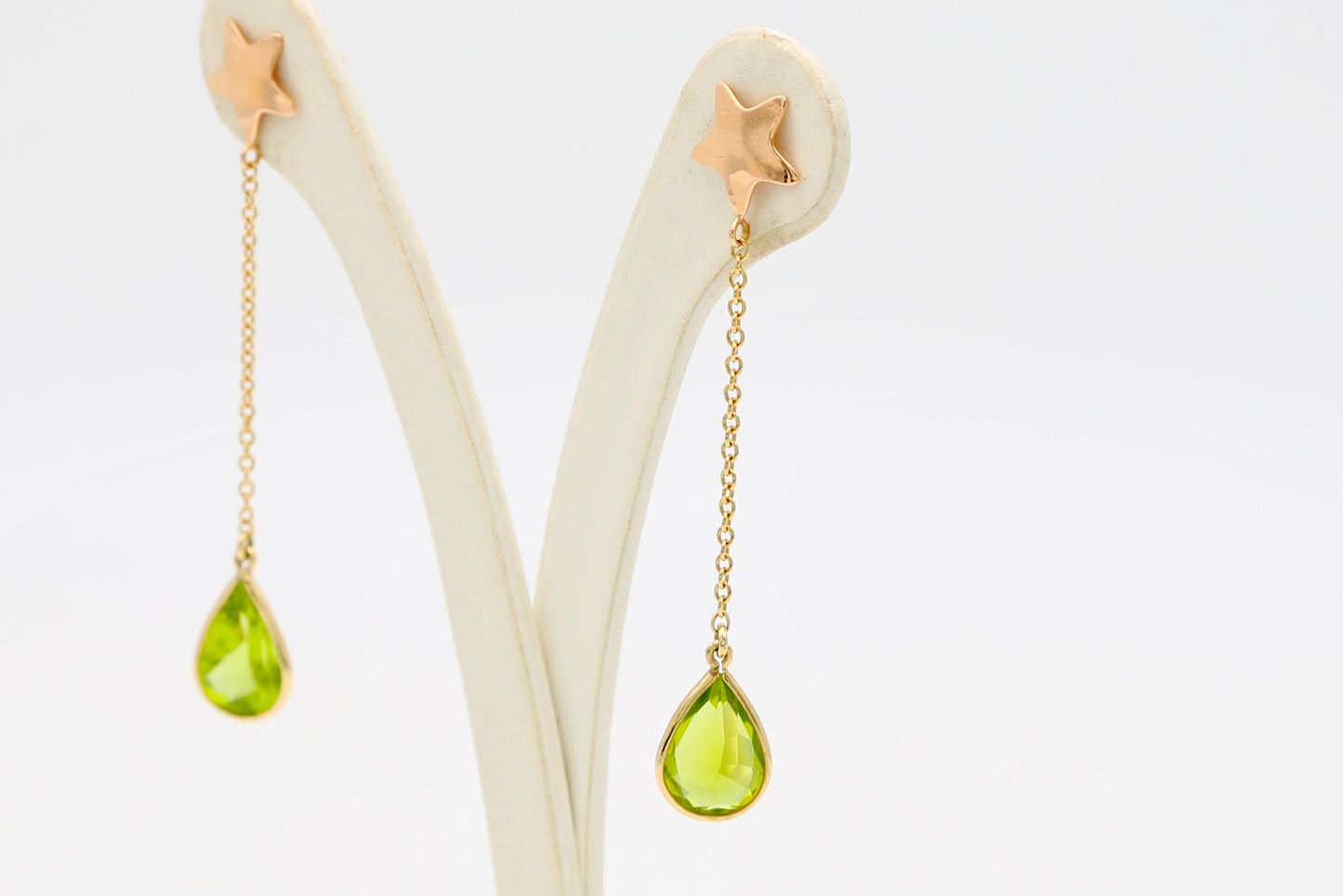 Orecchini pendenti in oro peridoto